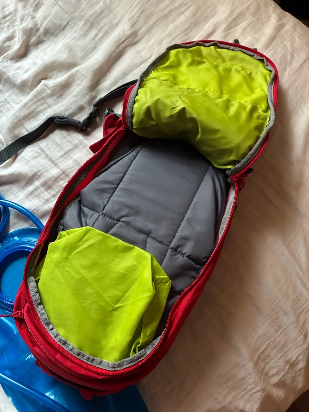 CamelBak M.U.L.E. 12 Hydration Pack Backpack - Red - Excellent Condition